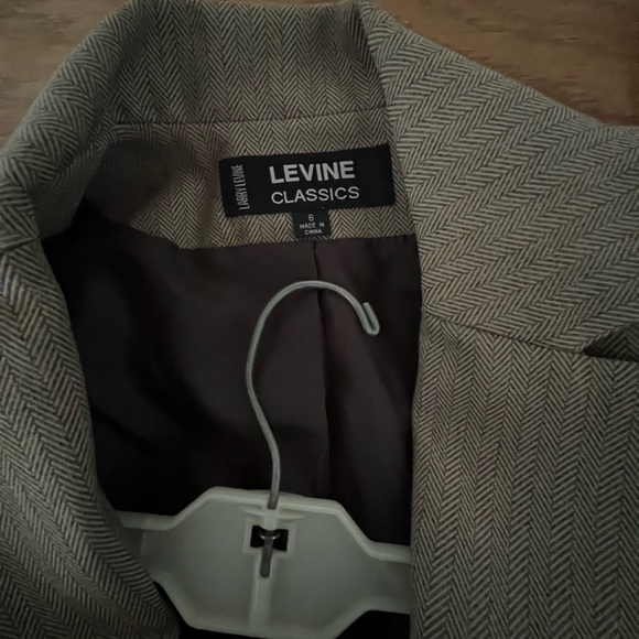 Tan brown business pant suit. Size 6. LEVINE CLASSICS brand. Polyester. - Picture 5 of 5